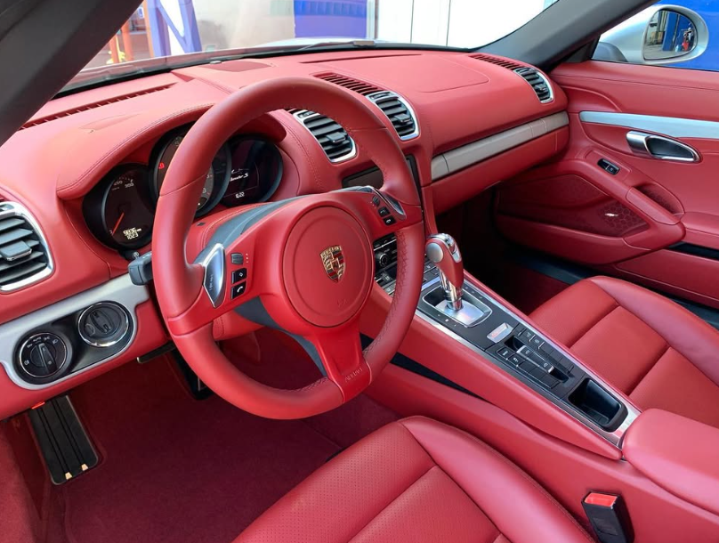 Porsche interior detallado lujo